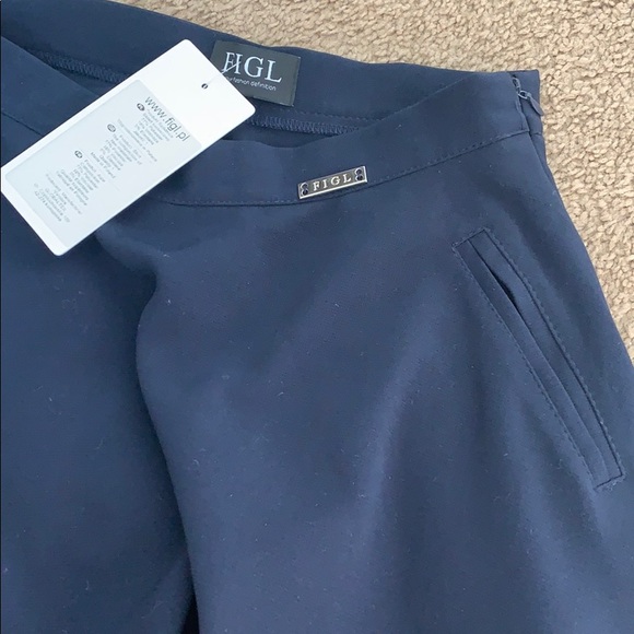 FIGL | Pocketed Skirt - Picture 3 of 8